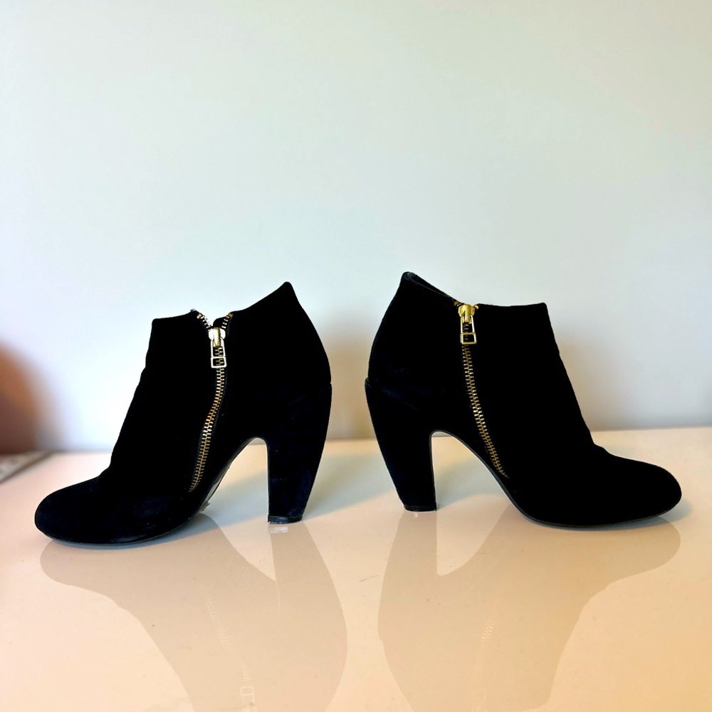 Steve Madden “Panelope” Black Suede Ankle Booties – Size 7.5